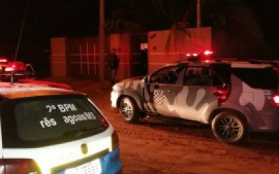 Policial Militar de folga reage a assalto, um bandido é morto e outro está em estado grave