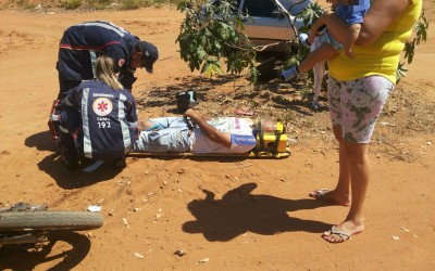 Motociclista não respeita preferencial em cruzamento e sofre acidente no bairro Vila Haro