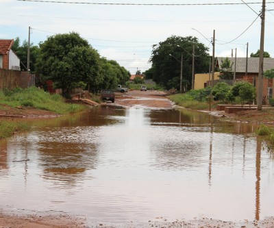 Vereadores pedem solução para situação de vias de diversos bairros 