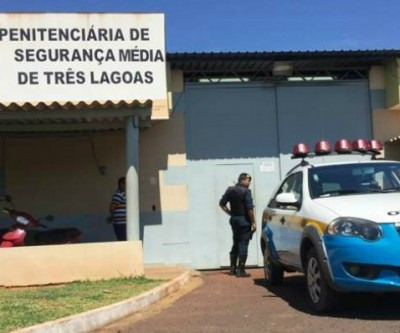 PM aprende mais de 1kg de maconha que seria jogado para detentos do presídio