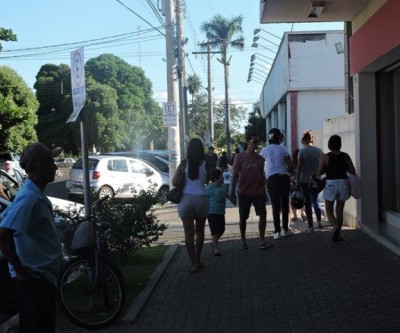 Comércio funciona em horário especial por conta do Dia dos Namorados