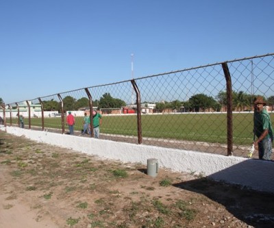 Departamento de Obras realiza mutirão no estádio da A.D.E.N