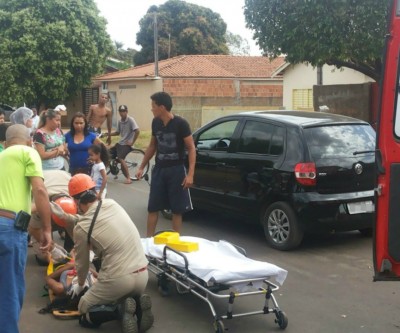 Moto é arrastada por mais de 10 metros em acidente 