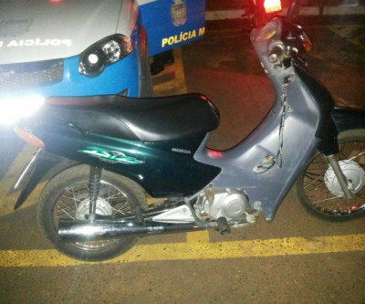 Criança é flagrada dirigindo moto em residencial de Três Lagoas 