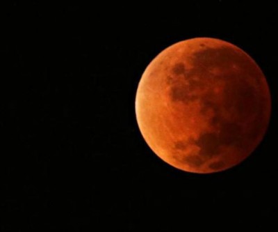 Eclipse lunar em noite de superlua acontece neste domingo