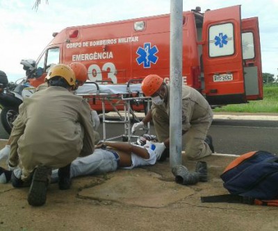 Bombeiros são acionados para atender acidente de trânsito na área central