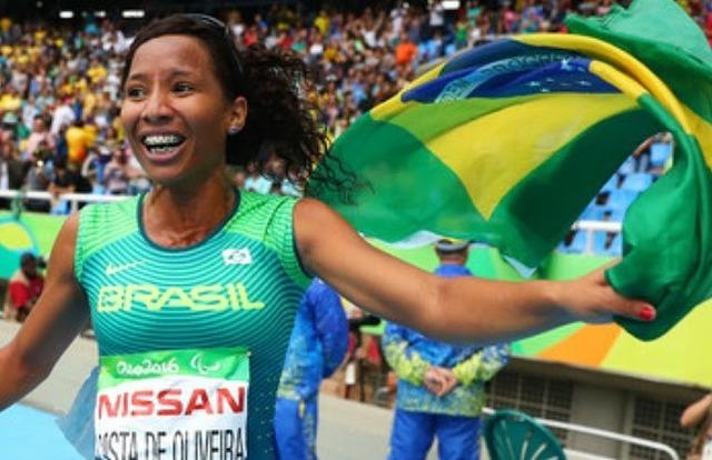 Três-lagoense, negra, atleta de Seleção e recordista mundial: Silvânia chegou ao topo com humildade e determinação