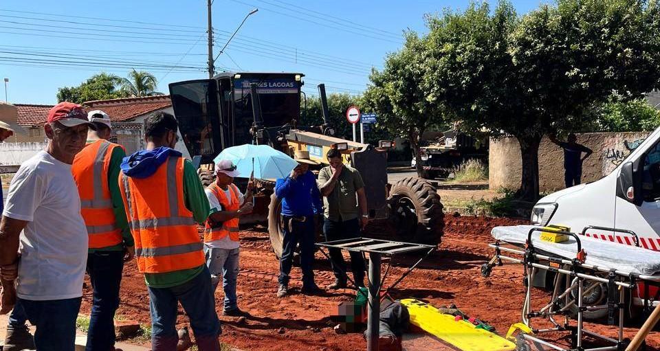 Acidente de Trabalho em Três Lagoas: Operador de Patrola Atinge Colega Durante Manobra