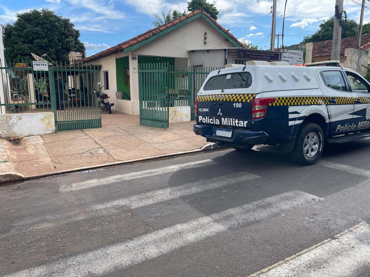 Irmão ameaça esfaquear irmãs após chamá-las de “capeta” no Bela Vista