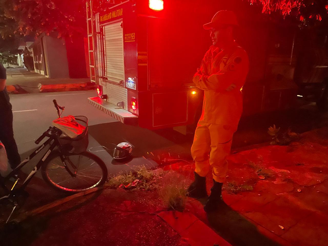 Motorista avança preferencial e atropela ciclista no Bairro Vila Nova em Três Lagoas 