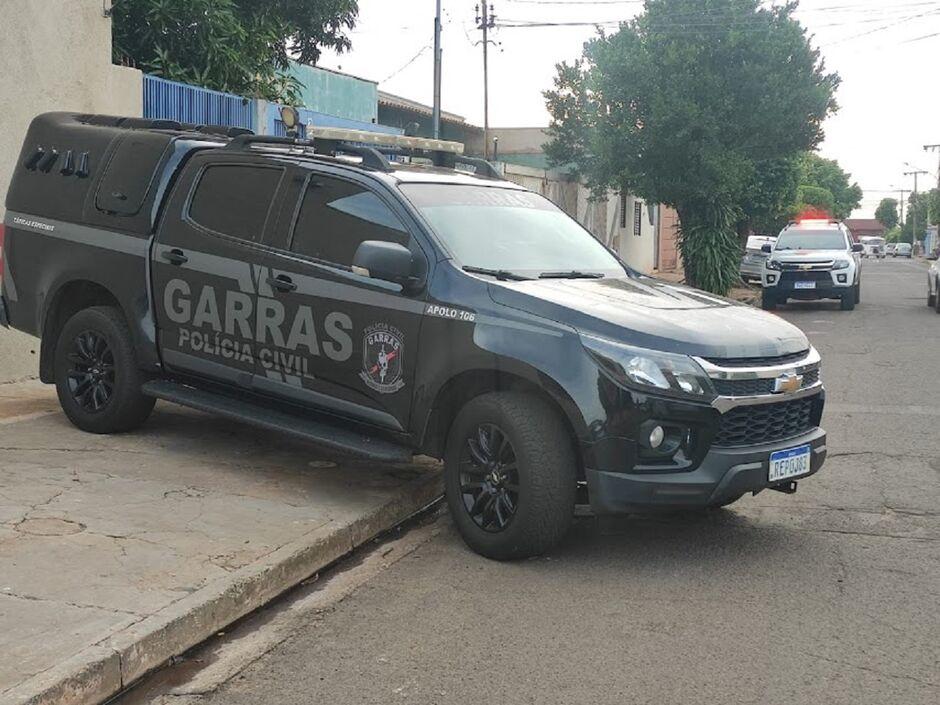 Homem é preso por ameaçar companheira, dirigir bêbado e ser flagrado com arma em Paranaíba-MS