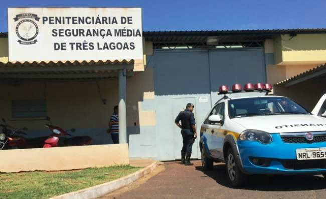 PM aprende mais de 1kg de maconha que seria jogado para detentos do presídio