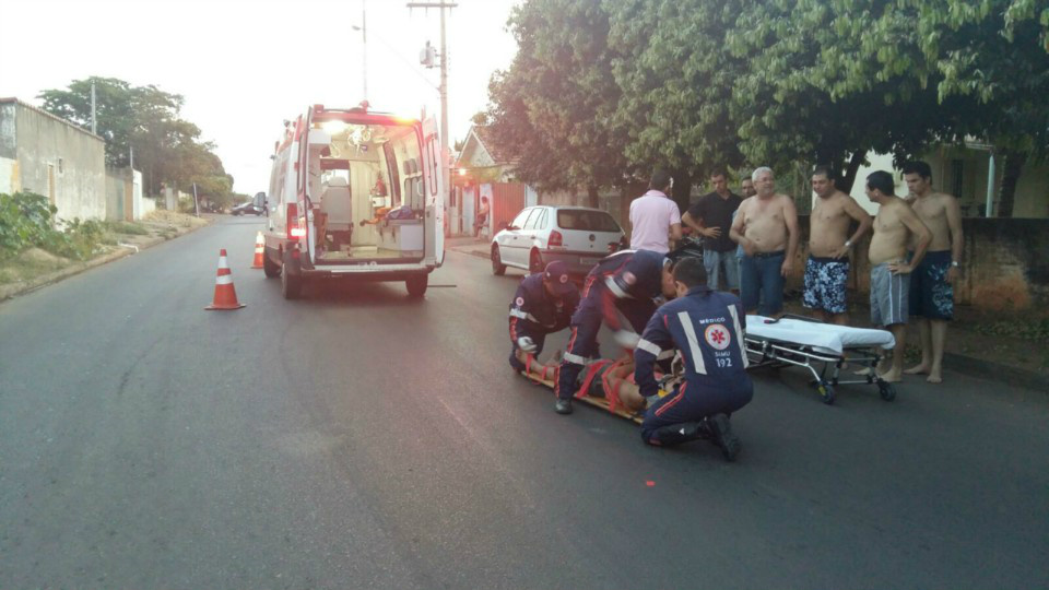 Motociclista em XTZ sofre acidente neste domingo e é socorrido pelo SAMU 